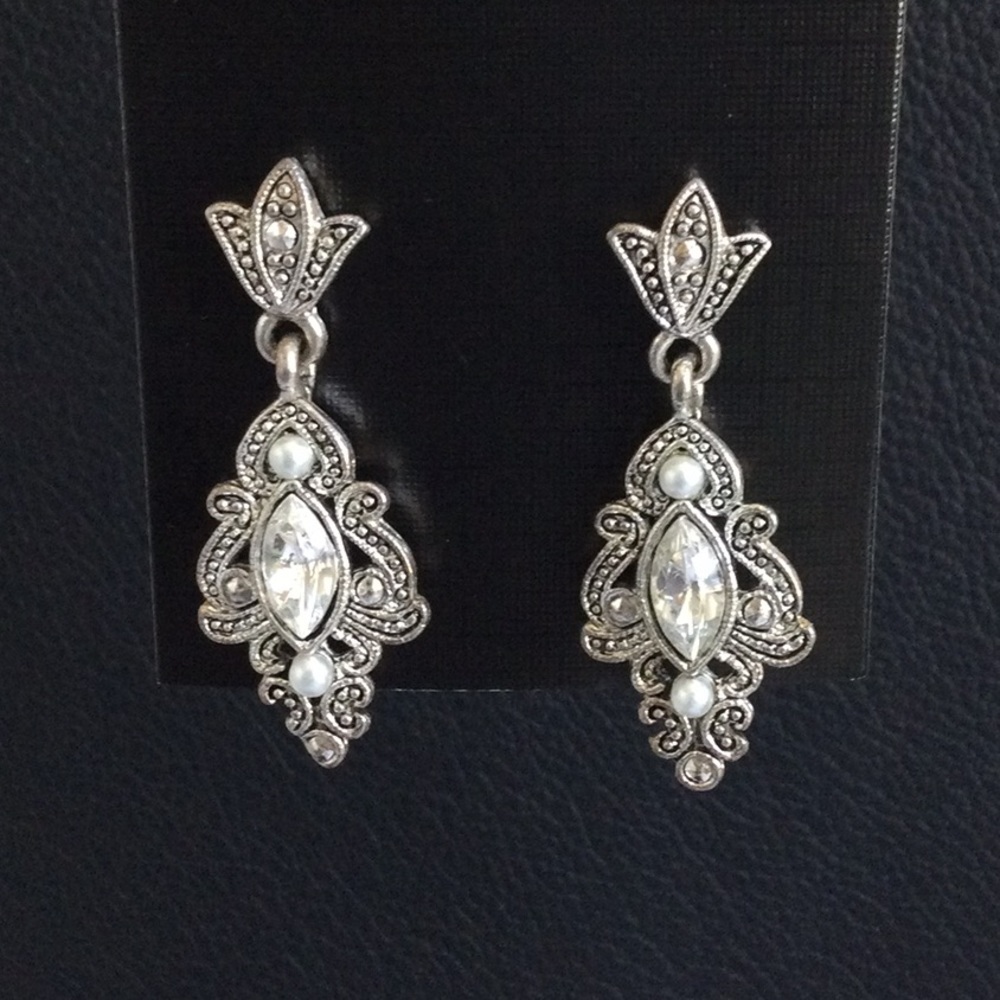 AVON Vintage Elegant Drop Earrings